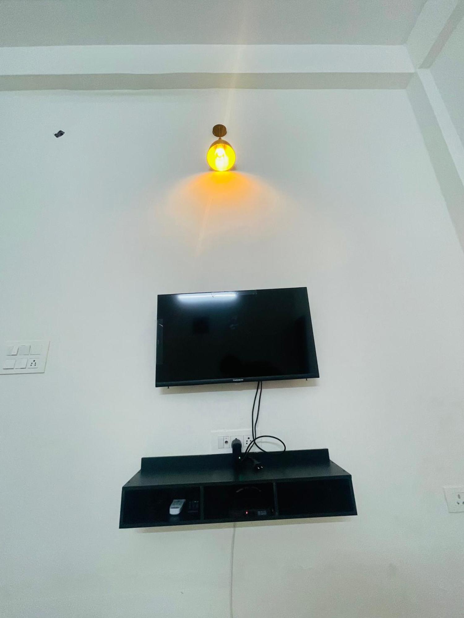 Atulyam Stays Sushant Golf City Lucknow Exteriör bild