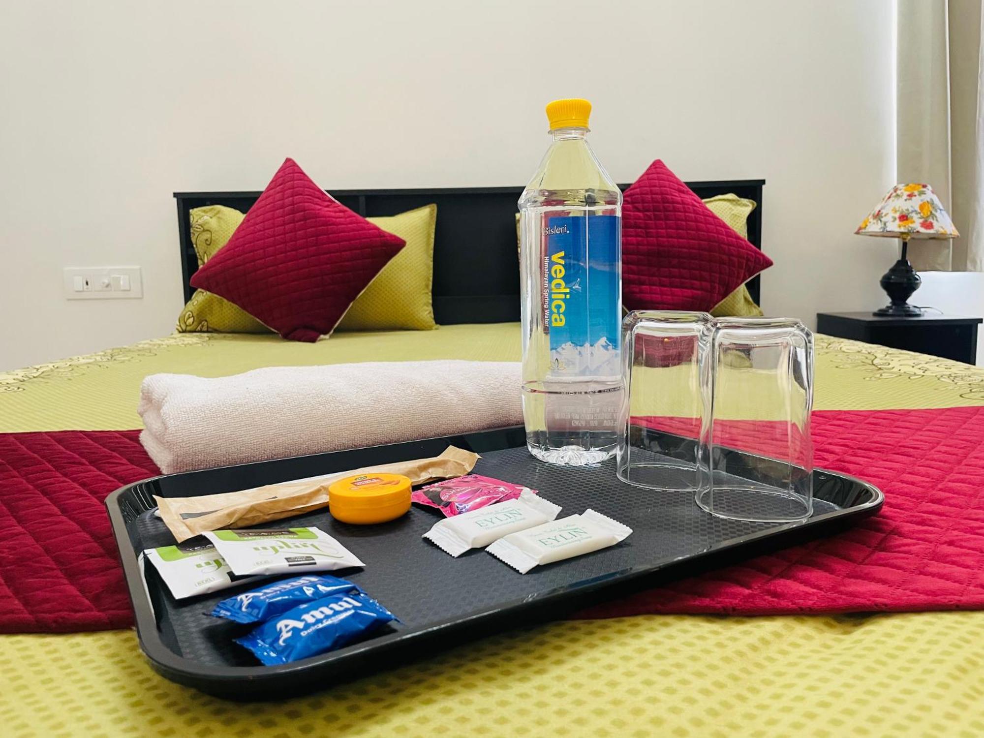 Atulyam Stays Sushant Golf City Lucknow Exteriör bild