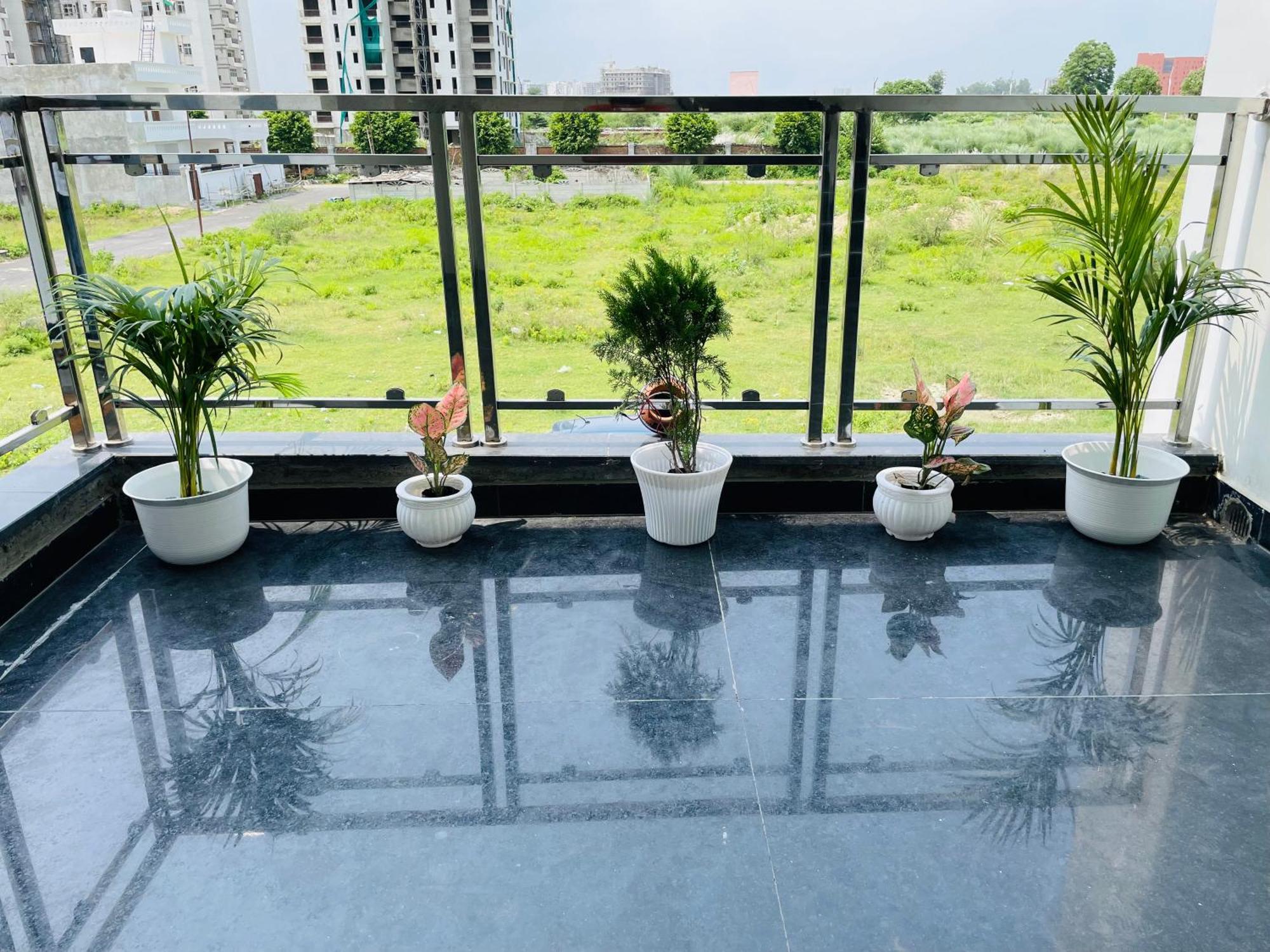 Atulyam Stays Sushant Golf City Lucknow Exteriör bild