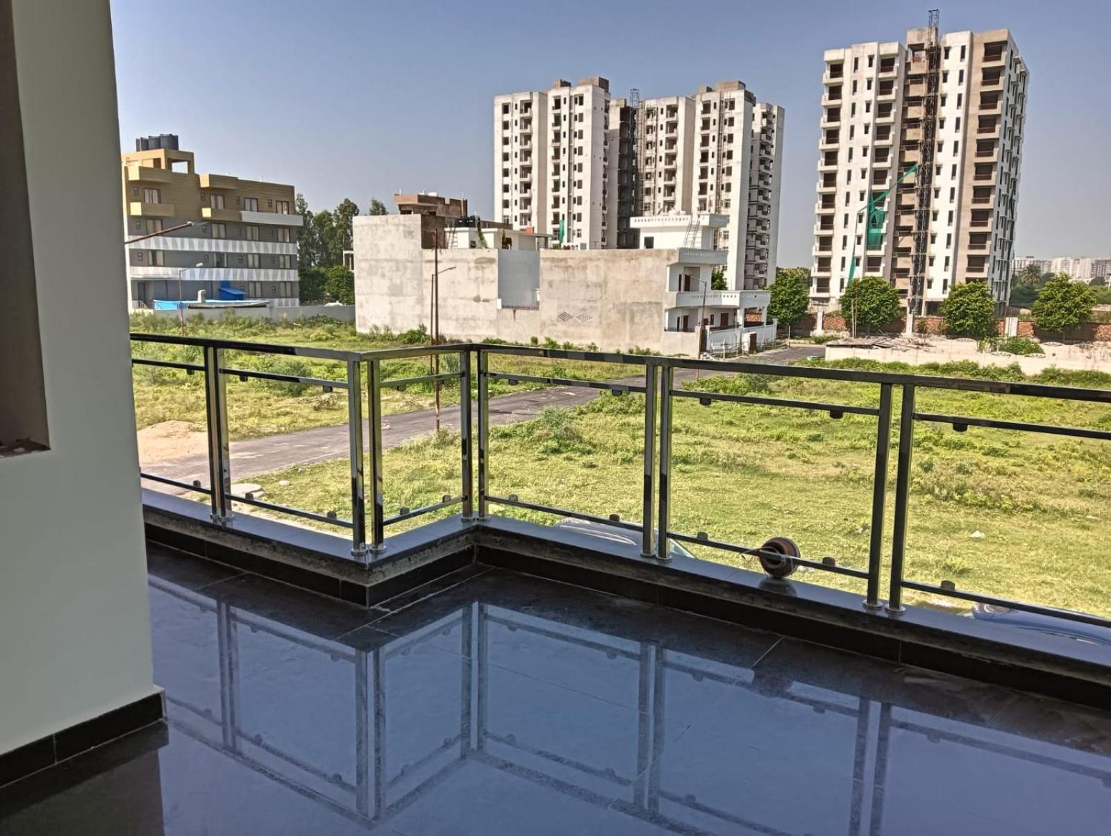 Atulyam Stays Sushant Golf City Lucknow Exteriör bild