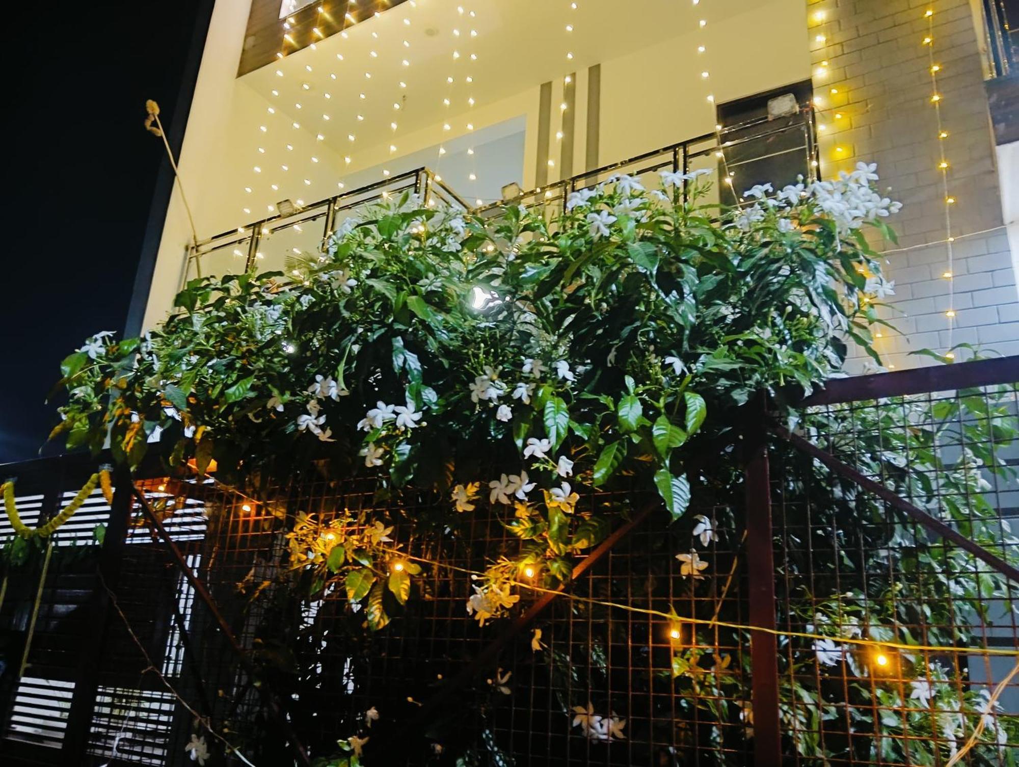 Atulyam Stays Sushant Golf City Lucknow Exteriör bild